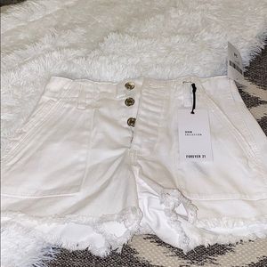 NEVER WORN White shorts